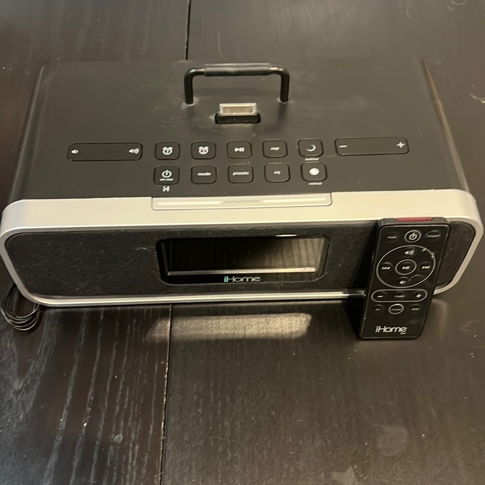 iHome Alarm Clock (iPod or compatible) with antenna for fm/am radio